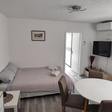 Apartments Boric Cres Esterno foto