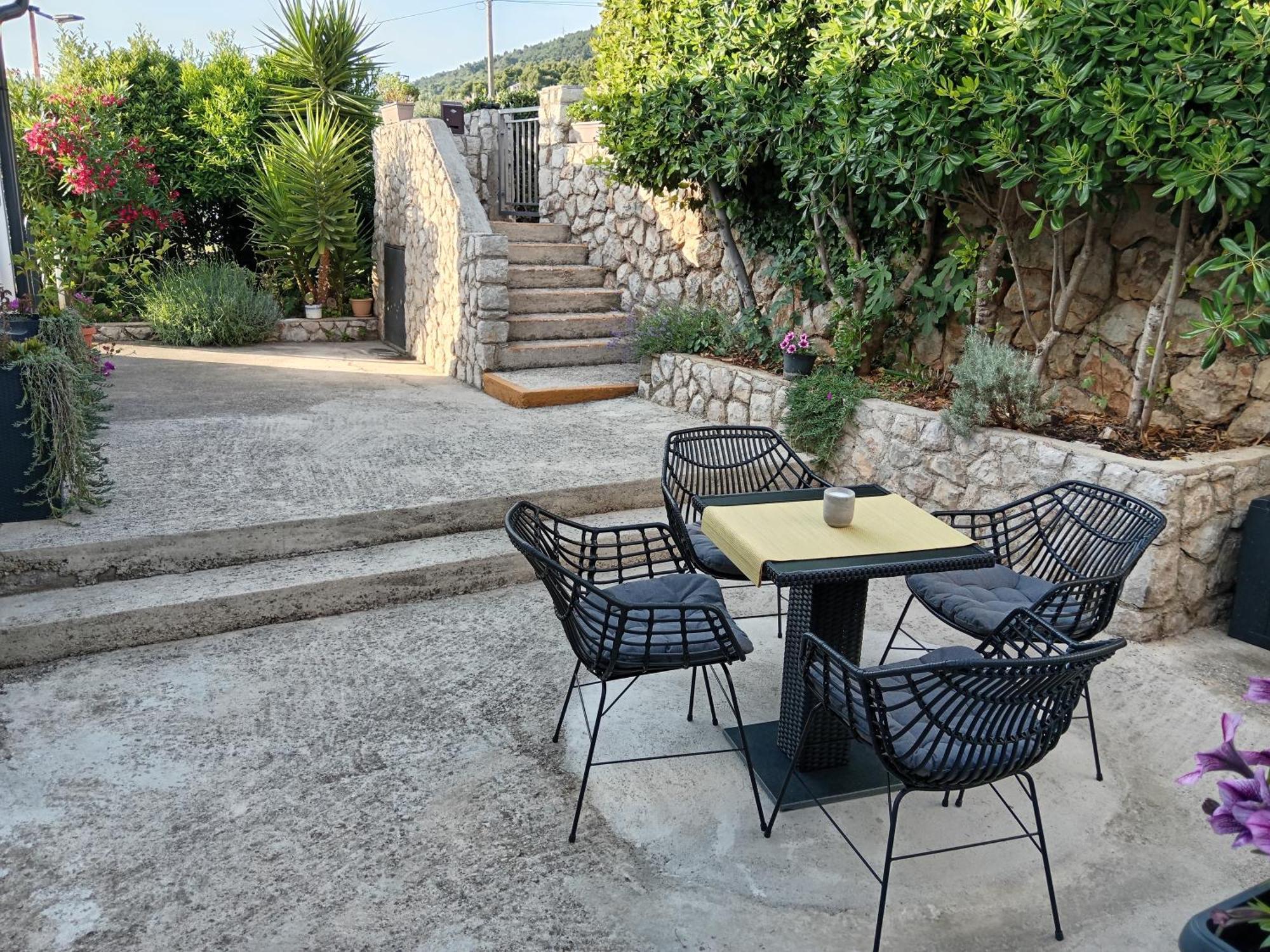Apartments Boric Cres Esterno foto
